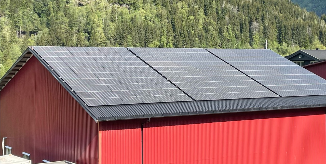 Solcelleanlegget på taket